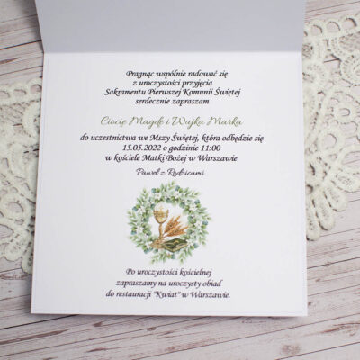 środek zaproszenia z wiankiem