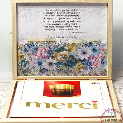 czkoladownik na czekoladki w drewnianym pudełku