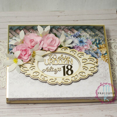 czekoladownik na czekoladki w drewnianym pudełku