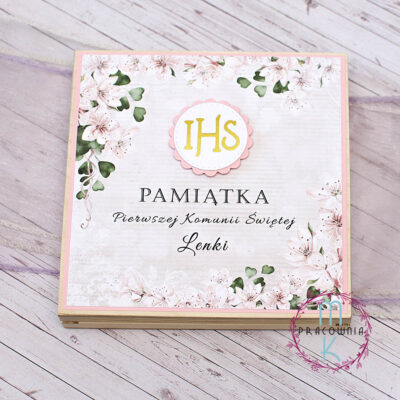 pamiątka w drewnianym pudełku