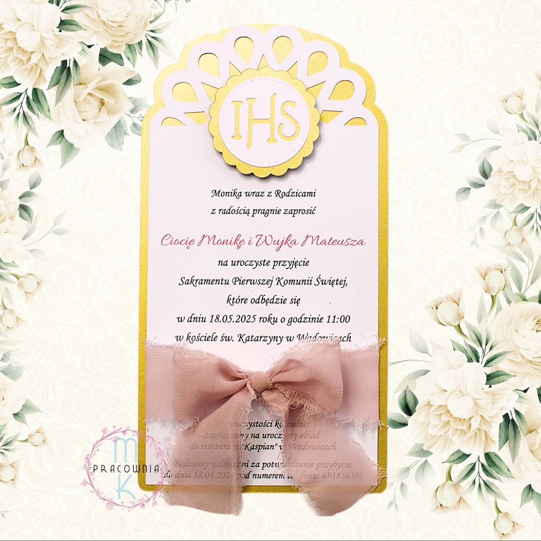 6 zaproszenie jednokartkowe z pudrowo różową szyfonową wstążką na komunie