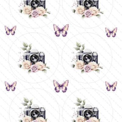 6 szt grafik aparat fotograficzny. Każdy aparat przystrojony jest kwiatami z liśćmi. Każdy z aparatów zamknięty jest w kole o średnicy 8,5 cm dzięki czemu można wycinać je wykronikami