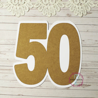 baza biała kartki otwierana w kształcie cyfry 50 i warstwa kraft