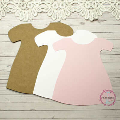 baza w kształcie sukienki z warstwami białą i różową