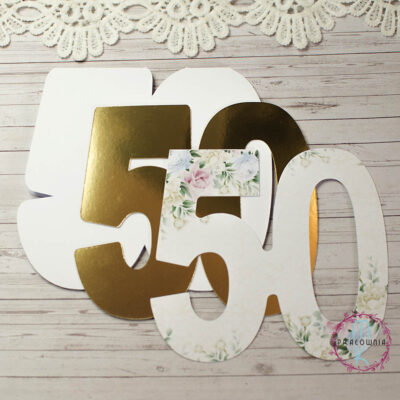 baza kartki biała otwierana w kształcie cyfry 50 a do tego warstwa z lustrzanego złota w kształcie cyfry 50