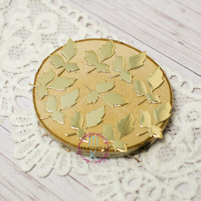 liście wycięte z lustrzanego papieru