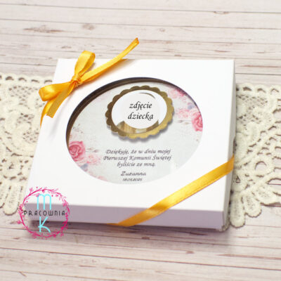 magnes zapakowany w pudełko z okienkiem